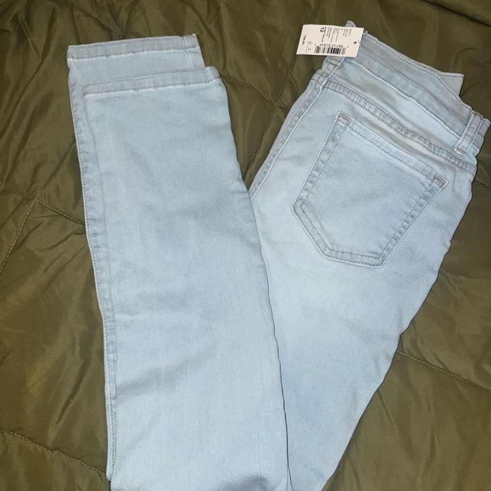 Light Blue Slim-Fit Jeans with Stretch